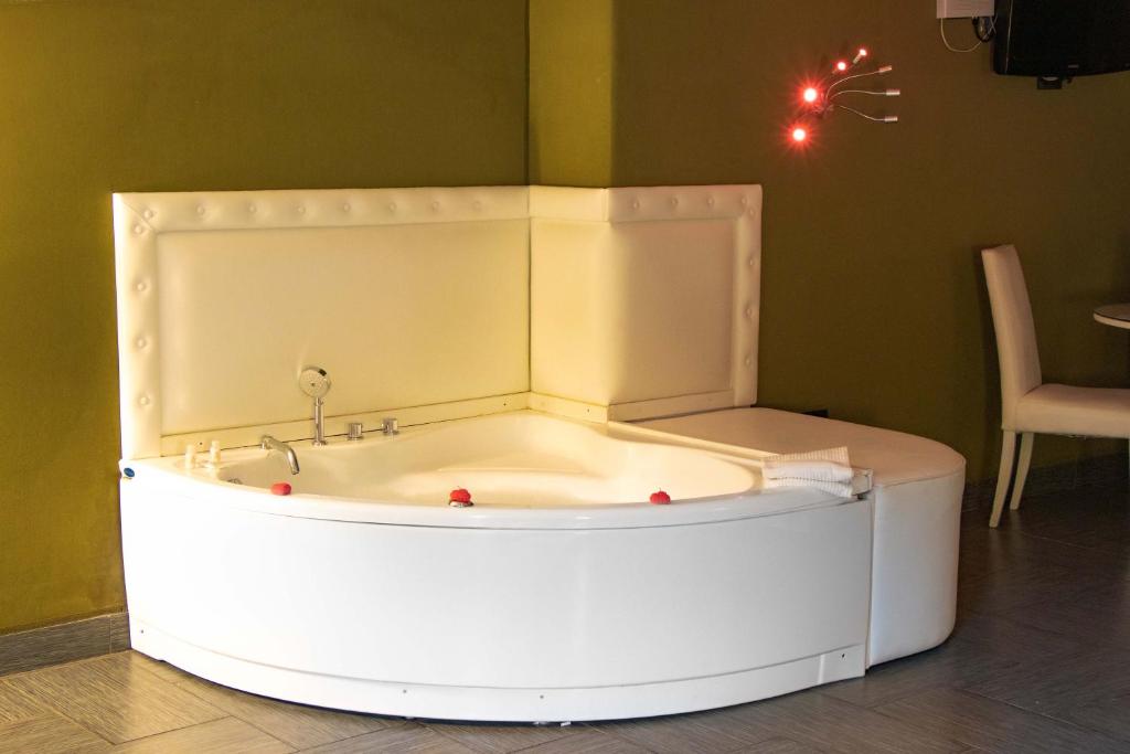 Jacuzzi Vasca Idromassaggio Hotel Masaniello Luxury Casoria