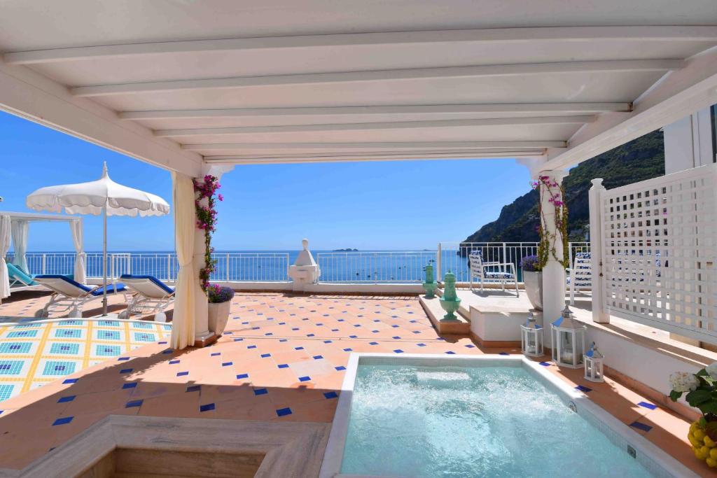 Jacuzzi in Terrazza Villa Boheme Exclusive Luxury Suites Positano