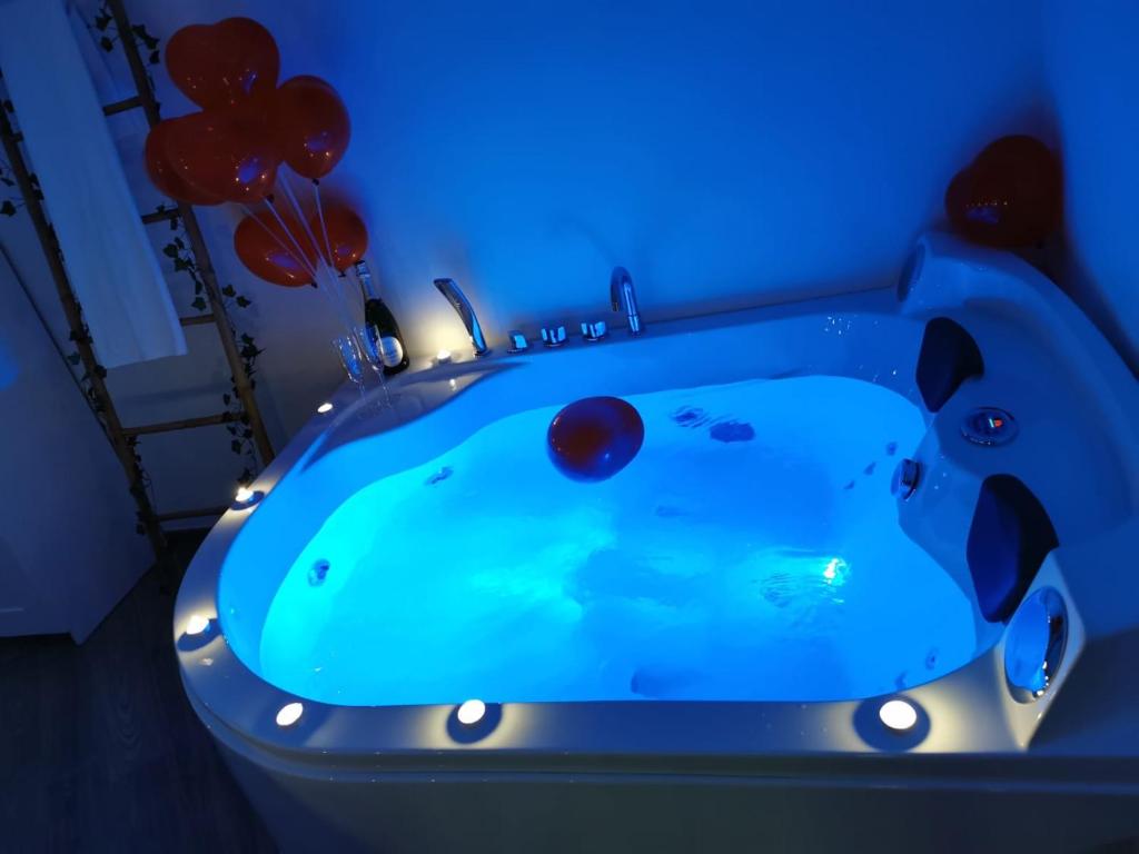 Jacuzzi in camera Sea fly guest house Fiumicino