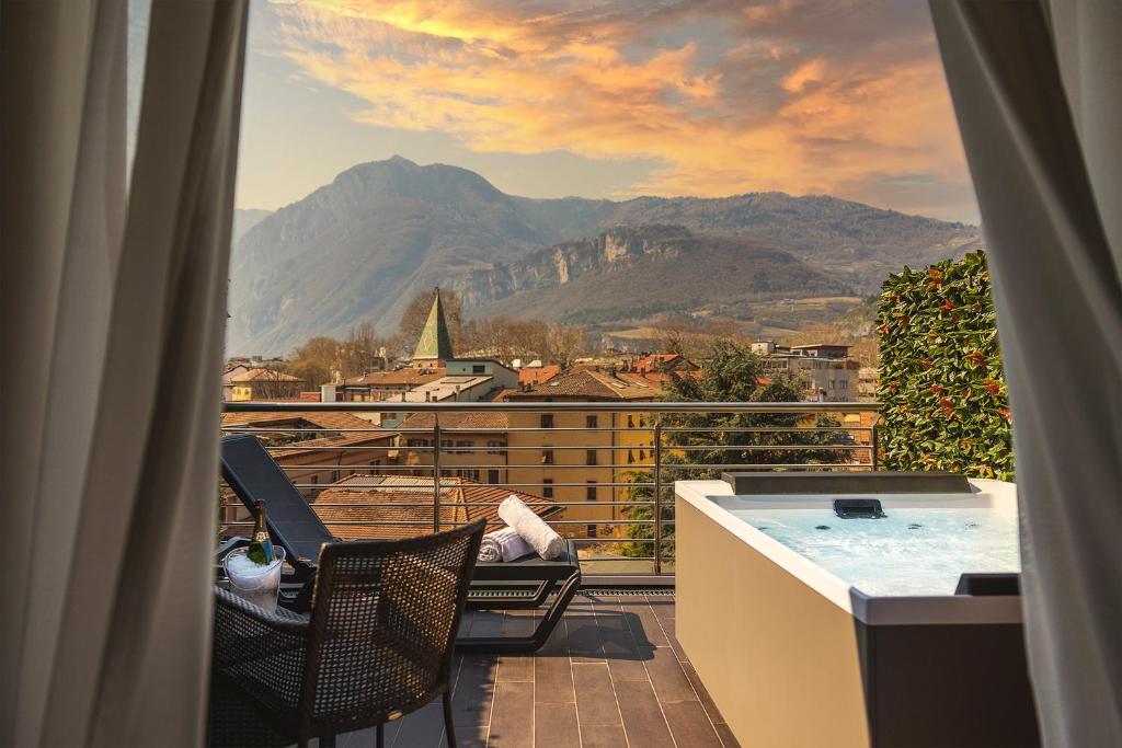 Hi Hotel Wellness & Spa con Jacuzzi Privata in Terrazza con Vista Trento