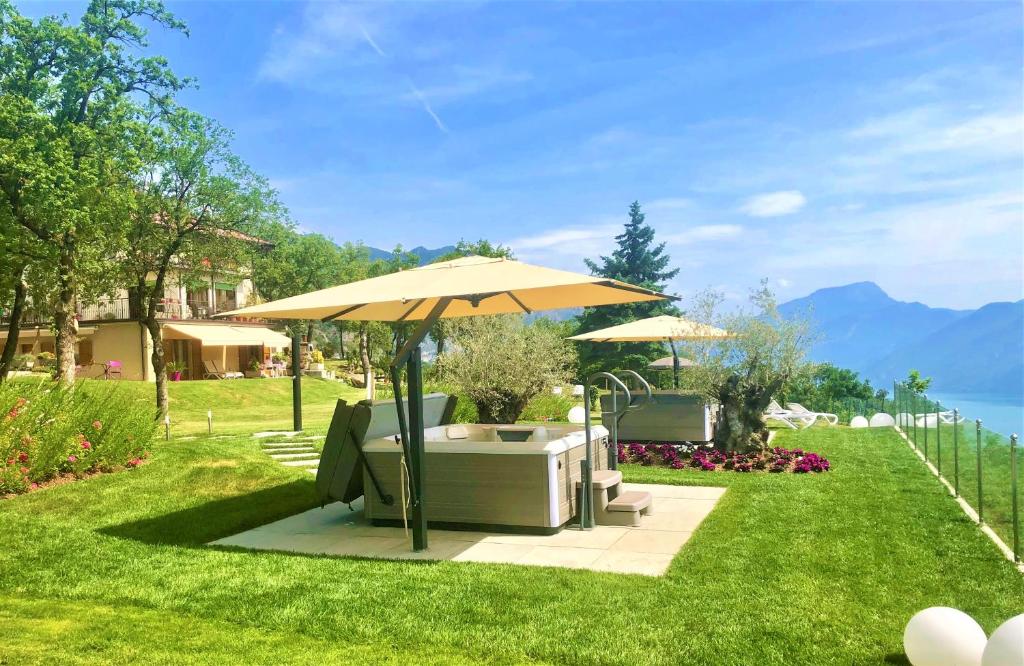 Villa delle Querce Tremosine Sul Garda con Jacuzzi con Vista sul Lago